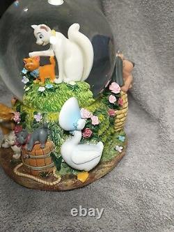 Aristocats musical Snow Globe Disney Everybody Wants To Be A Cat WORKS vintage