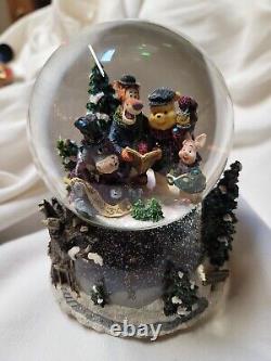 Boyd's Disney Holiday Caroling Pooh & Friends Snow globe Musical Deck the Halls
