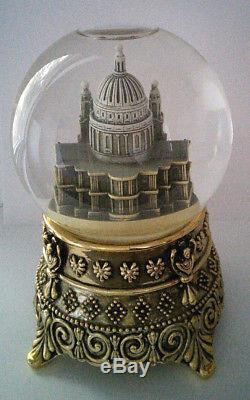 DISNEY Mary Poppins Musical Snowglobe withStand Feed the Birds St Paul's Excellent