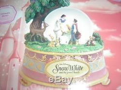 DISNEY STORE SNOW WHITE SNOW GLOBE with Rabbit SOLD OUT VHTF NEW