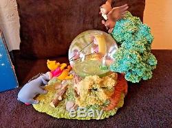 DISNEYS WINNIE THE POOH & FRIENDS MUSICAL SNOW GLOBE WithBOX EXCELLENT CONDITION
