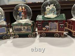 Disney Bradford Exchange Christmas Snow Globe Train Set 8 Piece Lot