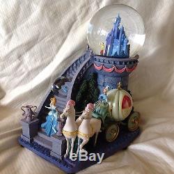 Disney CINDERELLA MAGICAL NITE Figurine Musical Lite Up Snowglobe-MIB