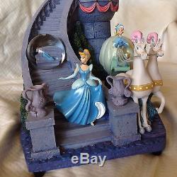 Disney CINDERELLA MAGICAL NITE Figurine Musical Lite Up Snowglobe-MIB