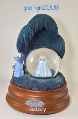 Disney Cinderella Bibbdi Bobbidi Boo Large Lighted Musical Revolving Snow Globe