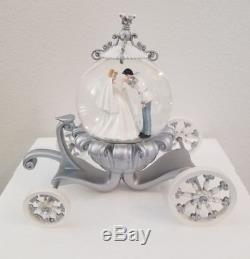 Disney Cinderella Wedding Coach Snowglobe Carriage Water Snow Globe New in Box