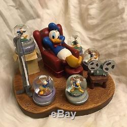 Disney Donald Duck Through The Years Figurine Statue with 5 Minis Snow Globe-MIB