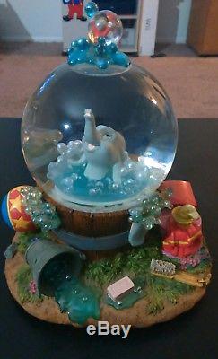 Disney Dumbo Takes A Bath Snow Globe Musical Electronic Bubbles Rock a Bye Large