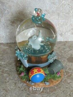 Disney Dumbo Takes a Bubble Bath Musical Plays Rockabye Baby Snow Globe
