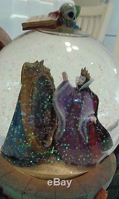 Disney Magic Mirror Musical Snow Globe (Rare)