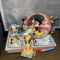 Disney Mickey& Friends Comic Strip Artists Mickey Mouse March Snow Globe RARE