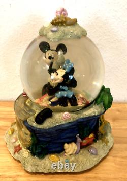 Disney Mickey & Minnie Mouse By The Beautiful Sea Beach Musical Snow Globe