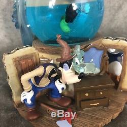 Disney Mickey Mouse And Lonesome Ghosts Holloween Snow Globe
