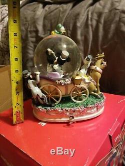 Disney Mickey Mouse & Minnie Mouse Just Married Musical Wedding Snow Globe 9