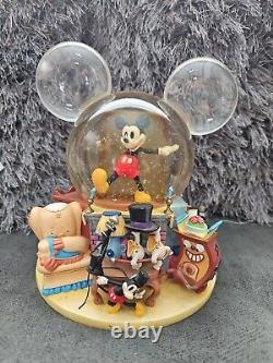 Disney Minnie Yoo Hoo Musical Snow Globe