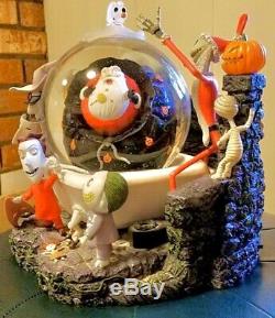 Disney Nightmare Before Christmas Jack Skellington Captures Santa Snow Globe