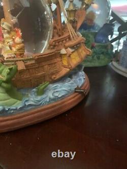 Disney Peter Pan and Captain Hook You can Fly Musical Snow Globe