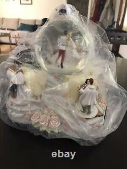 Disney Princesses Wedding Cake Animated Musical SnowithWater Globe