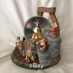 Disney Snow White &7th Dwarfs Musical Spin Fig Lite Up SnowGlobe-IOB withCOA