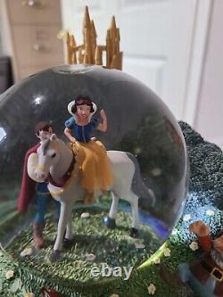 Disney Snow White And The Seven Dwarfs with Prince Charming Globe & Music Box