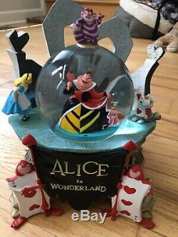 Disney Store Alice In Wonderland Snow Globe queen of hearts Very RARE Valentines