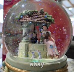Disney Store Exclusive SnowWhite and the Seven Dwarfs Snow Globe Vintage