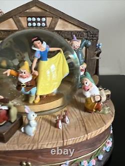 Disney Store Snow White & The Seven Dwarfs Yodel Song Music Box Snow Globe