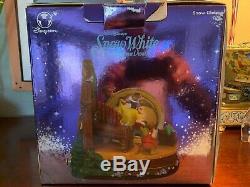 Disney Store Snow White and the Seven Dwarfs Music Box Snow Globe Rare Vintage