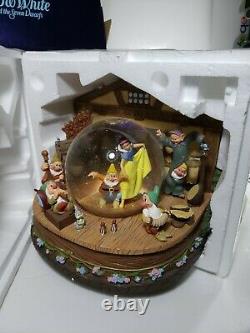 Disney Store Snow White and the Seven Dwarfs Music Box Snow Globe Rare Vintage