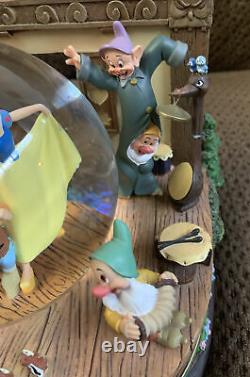 Disney Store Snow White & the Seven Dwarfs Music Water Globe Rare Vintage bubble