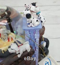 Disney Villains 102 Dalmatians Cruella de Vil Large Musical Snow Globe Retired