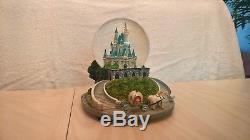 Disney World Exclusive Cinderella castle Musical Light up Water Snow globe New