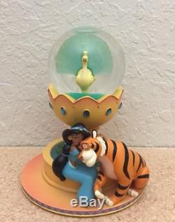 Disney aladdin snow globe Princess Jasmine Rare