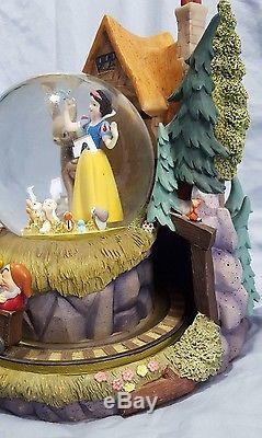 Disney's Snow White & The Seven Dwarves Snowglobe Music Box