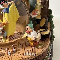 Disney's Snow White and the Seven Dwarfs Musical Snow Globe Works Withoriginal Box