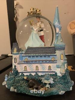 Disneys cinderella/prince Charming Castle snow globe Rare/retired