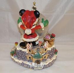 Extremely Rare! Walt Disney Mickey Mouse Christmas Snowglobe Statue