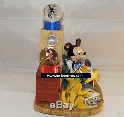 Extremely Rare! Walt Disney Mickey Mouse With Pluto at Home Snowglobe Statue