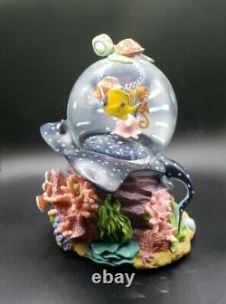 Finding Nemo Over The Waves Snowglobe Disney Store Exclusive Snow Globe READ