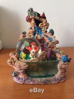 LA SIRENETTA SNOWGLOBE con fontana The Little Mermaid Disney's store 2000