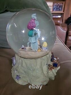 Little Mermaid Ariel with Statue of Eric Water/Snow Globe plays Part of Your