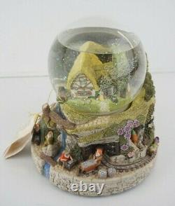 NWT Disney Snow White & the 7 Dwarfs Dwarf Musical Snow Globe HI HO HI HO