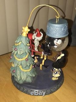 Nightmare Before Christmas Snowglobe Santa Jack Toys Village Statue Disney World