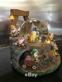 Original Disney Snow White Musical lit Snowglobe 9X9 inches. Collectable