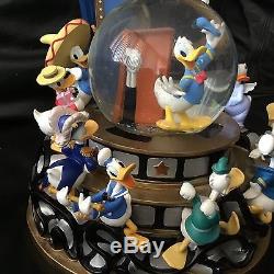 RARE Disney Donald Duck THROUGH THE YEARS Multi Figurines Musical SnowGlobe-MIOS