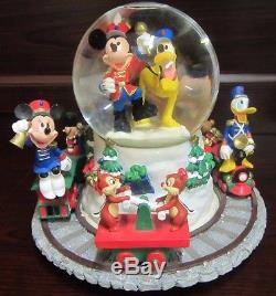 RARE Disney Mickey Mouse Christmas Train Pluto Goofy Minnie Snowglobe Music Box