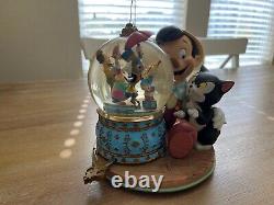 RARE Disney Pinocchio and Figaro Magic Musical Snow Globe Brahm's Waltz