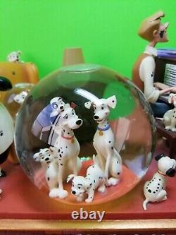 RARE Disney Store 101 Dalmatians Cruella De Vil Musical Light Up Snow Globe
