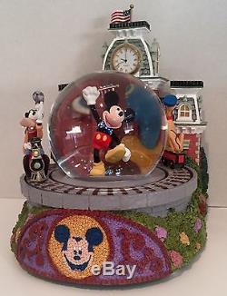 RARE MUSICAL SNOWGLOBE Walt Disney Mickey Mouse Zip-A-Dee-Do-Dah Clock Tower