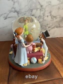 Rare Disney Exclusive Peter Pan In Bed Room Figurine Snow Globe in Original Box